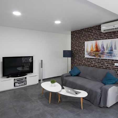 Poseidon Apartment By Michalis Ayía Nápa Extérieur photo