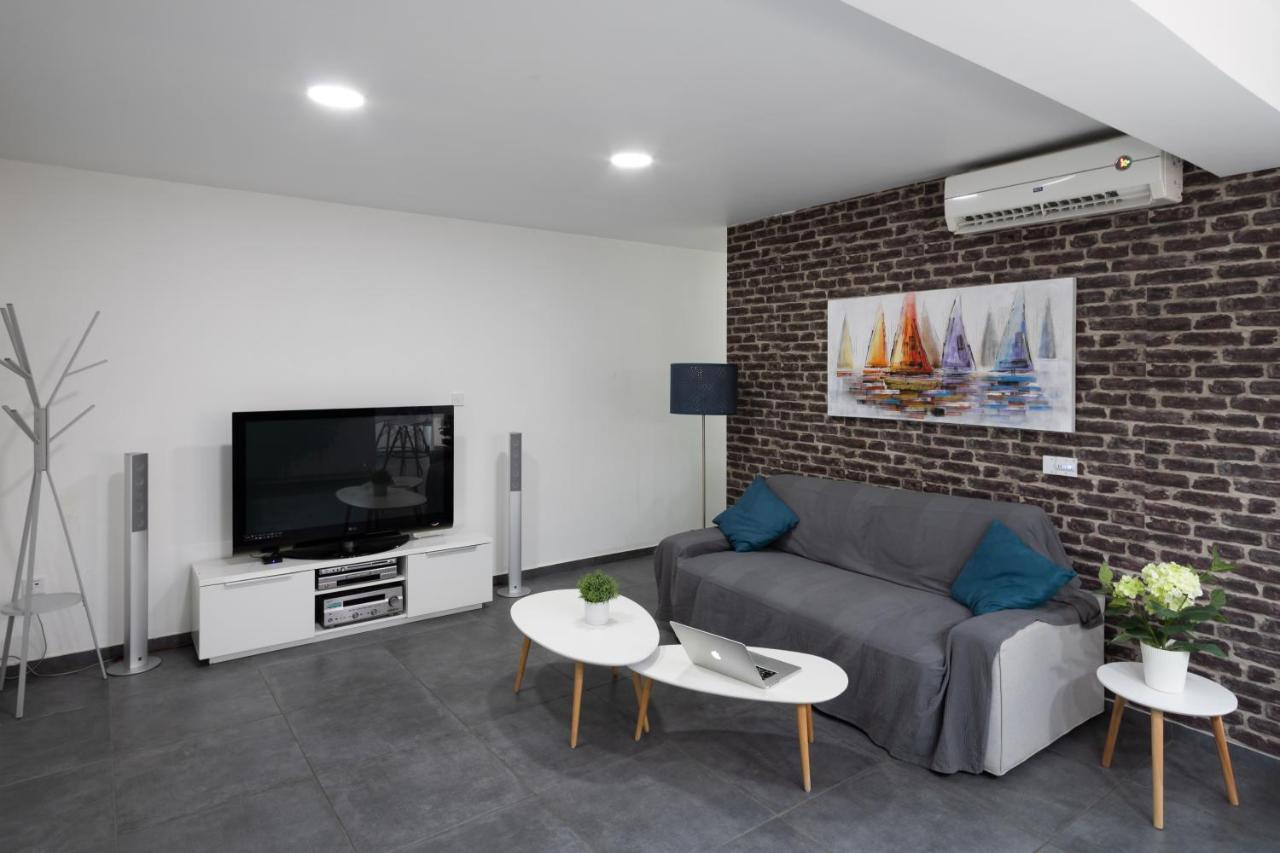 Poseidon Apartment By Michalis Ayía Nápa Extérieur photo