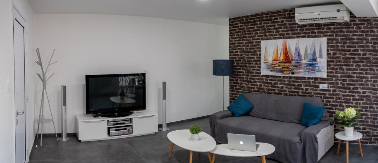 Poseidon Apartment By Michalis Ayía Nápa Extérieur photo