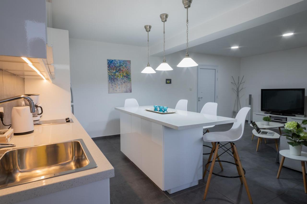 Poseidon Apartment By Michalis Ayía Nápa Extérieur photo